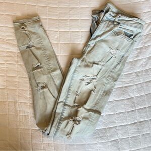 American Eagle Hi Rise Jegging Size 6 Long Light Wash Distressed